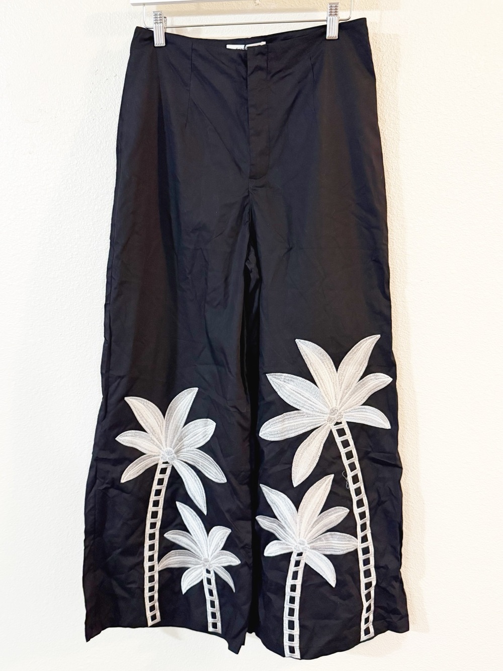 Commense Embroidered High-Waist Wide-Leg Palm Tree Black White Tropical Pants - Picture 4 of 7